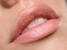 2 способа зрительно увеличить губы без ботокса 
