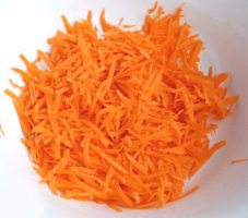 Витаминный салат из моркови