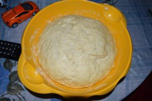 Домашние булочки с корицей на дрожжах – рецепт с фото 