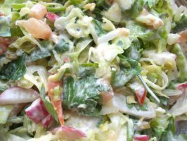 4 рецепта хрустящих весенних салатов 