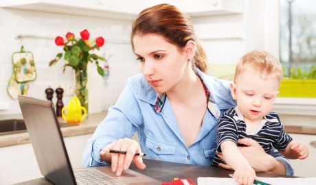 Як заробити в декреті без професійних знань