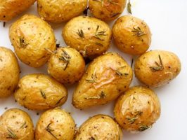 Молодая картошка – 4 бюджетных, но очень вкусных блюда 