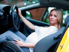   Водить или не водить? Вождение в период беременности 
