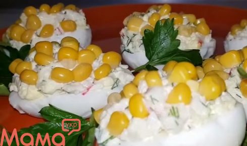 Фаршированные яйца «Осенние ежики»: вкусная и невероятно яркая закуска