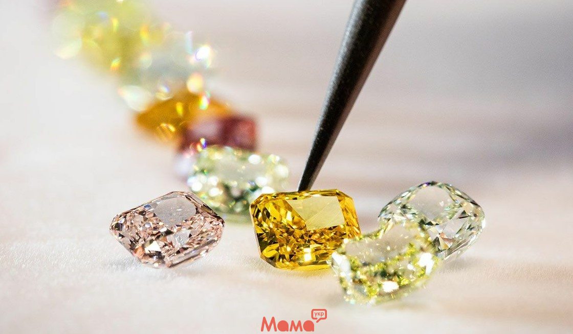 Кольорові діаманти в тренді?