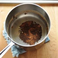 Как очистить сковороду от нагара и загрязнений 