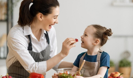 Як привчити дитину до здорової їжі
