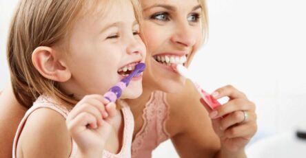 Як забезпечити дбайливий догляд молочним зубам дитини